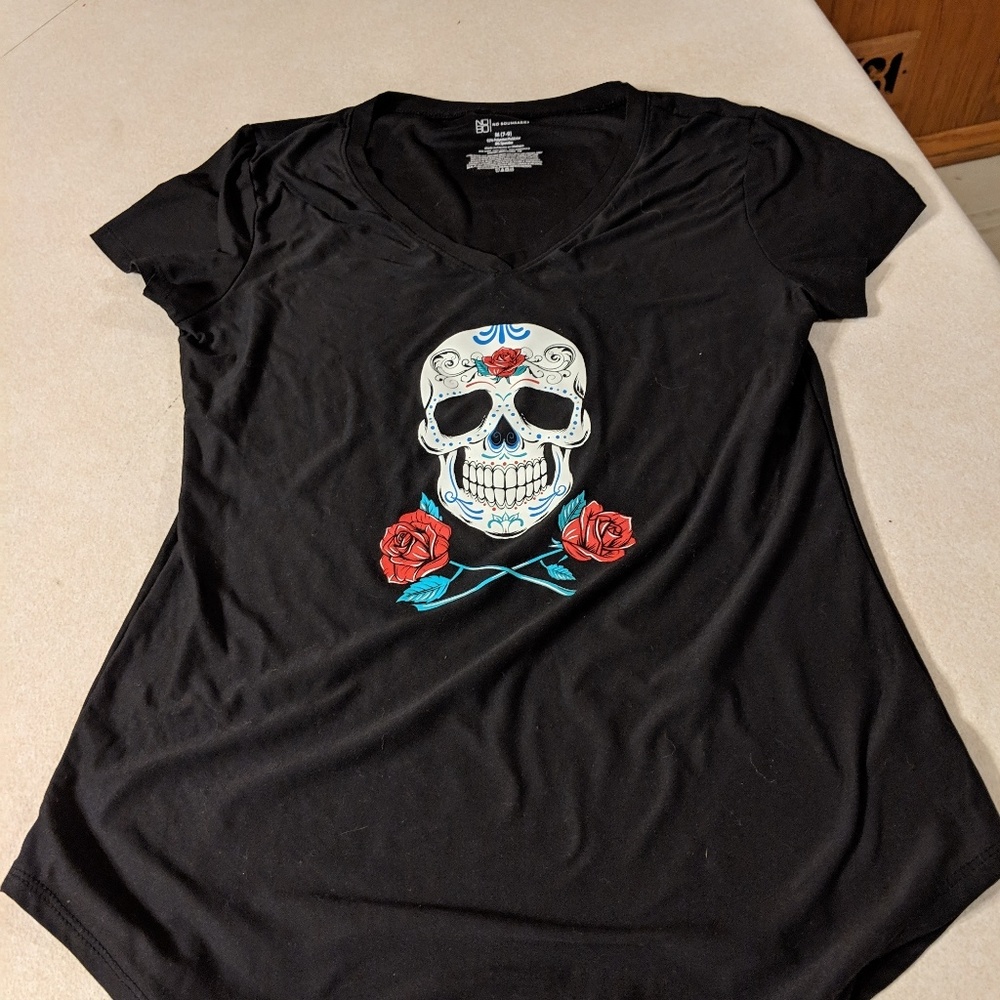 Shirt with skull